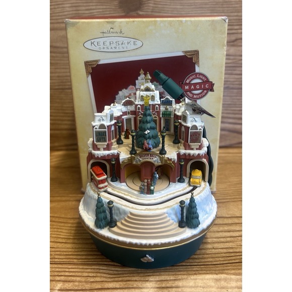 Hallmark 2005 City Sidewalks Magic Light Keepsake Ornament Christmas Village - Picture 1 of 8